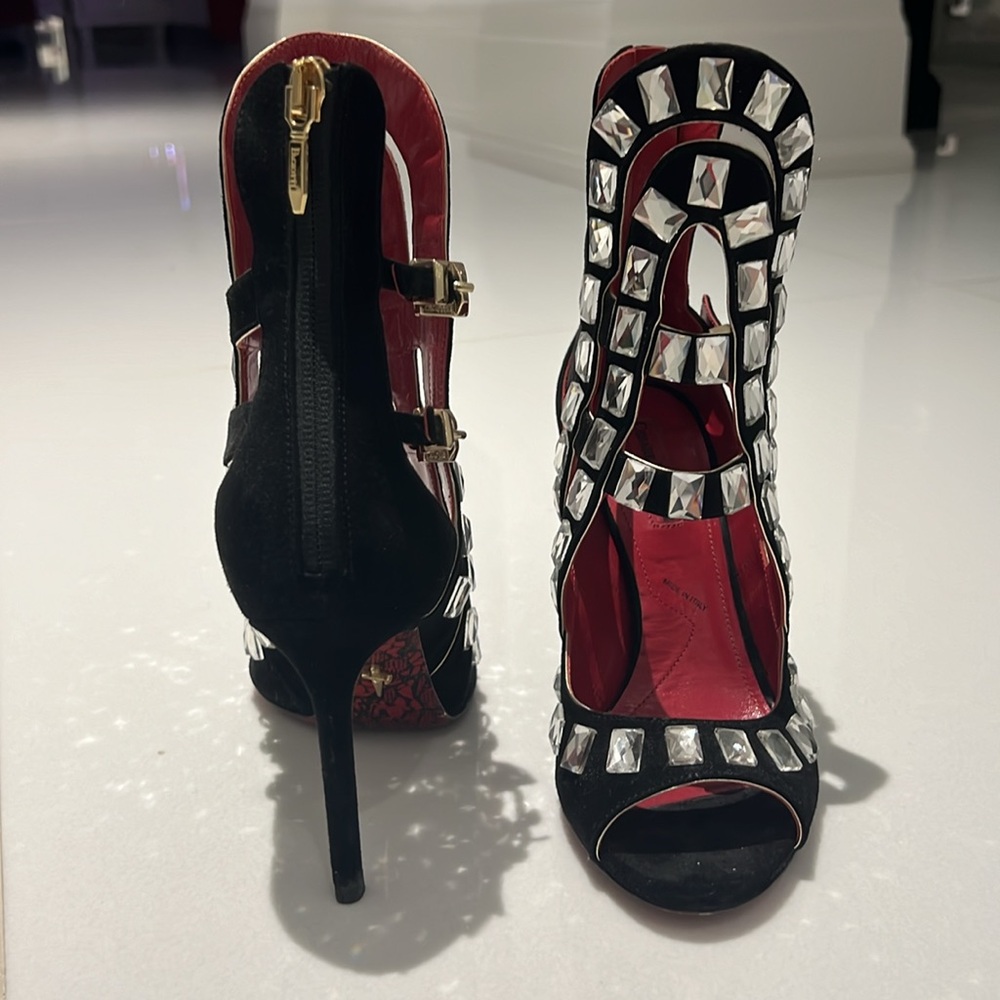 Sexy heels - Picture 2 of 4